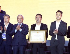 CLB Hà Nội nhận Huân chương Lao động hạng Ba sau một thập kỷ thành công