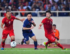 Bóng đá Việt Nam: Hòa Thái Lan, Việt Nam bảo toàn ngôi đầu bảng, Trọng Hoàng bị treo giò sau trận Thái Lan