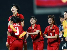 Bóng đá SEA Games 30: Hà Đức Chinh nhận giải Cầu thủ xuất sắc nhất trận, ĐT Nữ Việt Nam sẵn sàng đấu Nữ Thái Lan
