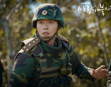 Đại úy Ri Jung Hyeok (Hyun Bin) khuynh đảo màn ảnh lẫn ngoài đời  