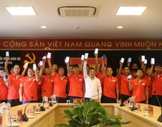 Bùi Tiến Dũng và cầu thủ Viettel chung tay đẩy lùi Covid-19