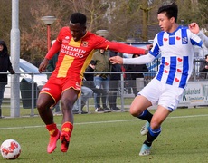 Bóng đá Việt Nam: Văn Hậu không được "giải cứu" sớm khỏi SC Heerenveen, Cầu thủ Việt Nam đầu tiên cách ly vì COVID-19