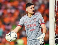 Muangthong United tiết lộ lý do vì sao Văn Lâm phải ngồi dự bị 
