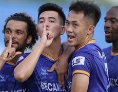 Tiến Linh "xâu kim" hậu vệ Hải Phòng ghi bàn thắng đầu tiên ở V-League 2020