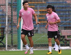 Văn Hậu to cao như ngoại binh trong ngày trở lại tập luyện cùng CLB Hà Nội