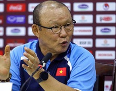 Vì sao HLV Park Hang Seo từ chối lời đề nghị đá giao hữu của ông Troussier?