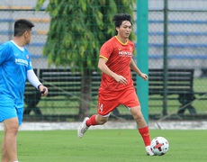 Tuấn Anh trở lại, thầy Park vẫn lo lắng