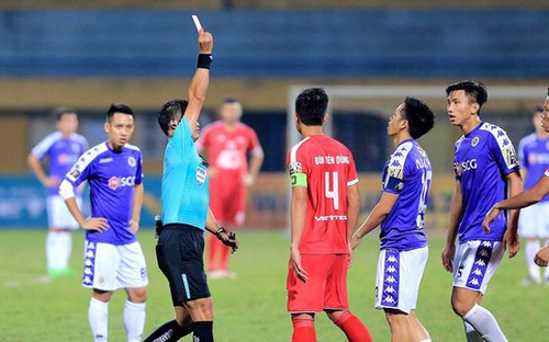 Văn Quyết mất danh hiệu Cầu thủ xuất sắc nhất V-League vì thẻ phạt và án phạt