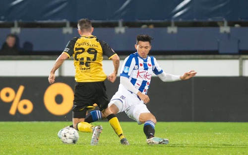 VIDEO: Đoàn Văn Hậu chính thức ra sân ở đội 1 SC Heerenveen