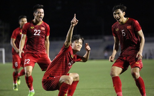 Tin bóng đá SEA Games 30: Ngược dòng đánh bại Indonesia, U22 Việt Nam vững ngôi đầu bảng, Bùi Tiến Dũng lên tiếng sau sai lầm cá nhân 