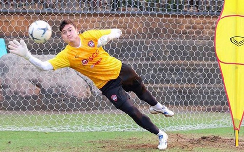 Đặng Văn Lâm tập luyện theo giáo án đặc biệt ở CLB Muangthong United